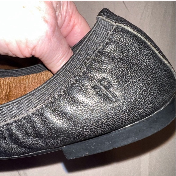Frye Carson Gore Black Leather Ballet Flats Sz 7 - Picture 6 of 7